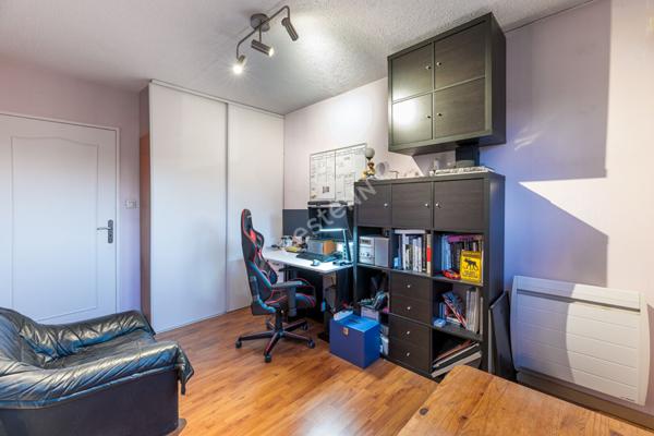 Appartement 4 pièces 79 m2, Villeurbanne, parking en sous-sol, traversant Est/ Ouest
