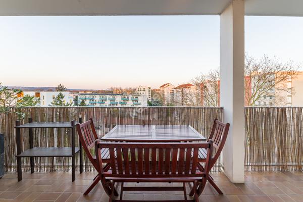 Appartement 4 pièces 79 m2, Villeurbanne, parking en sous-sol, traversant Est/ Ouest
