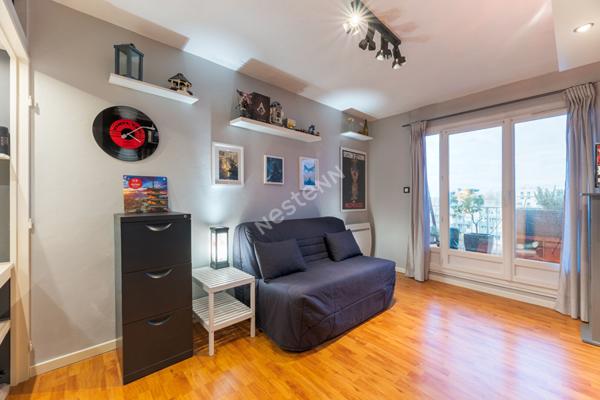 Appartement 4 pièces 79 m2, Villeurbanne, parking en sous-sol, traversant Est/ Ouest