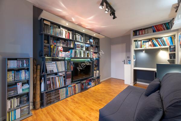 Appartement 4 pièces 79 m2, Villeurbanne, parking en sous-sol, traversant Est/ Ouest