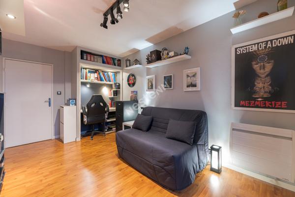 Appartement 4 pièces 79 m2, Villeurbanne, parking en sous-sol, traversant Est/ Ouest