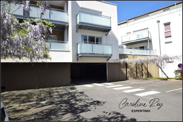 Basse-Goulaine (44115) EXCLUSIVITÉ Centre-bourg de Basse-Goulaine - Appartement T3 récent avec extérieurs et stationnements.