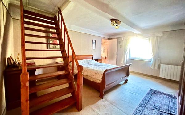 Maison à vendre    6 pièces •  Belgentier