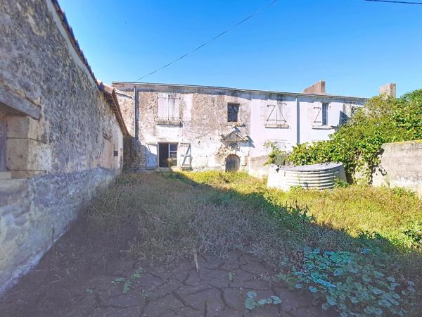 CORPS DE FERME A RENOVER ENTIEREMENT