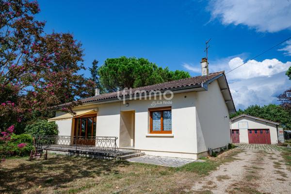 Maison individuelle avec double garage sur 2 112 m² de terrain arboré