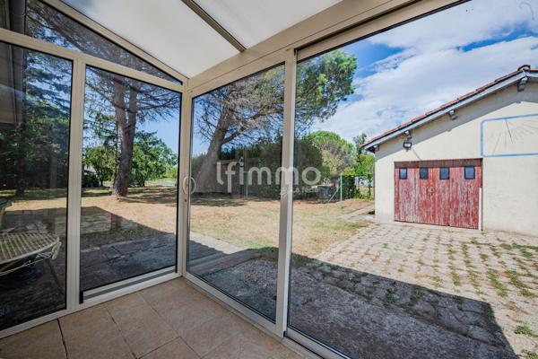 Maison individuelle avec double garage sur 2 112 m² de terrain arboré