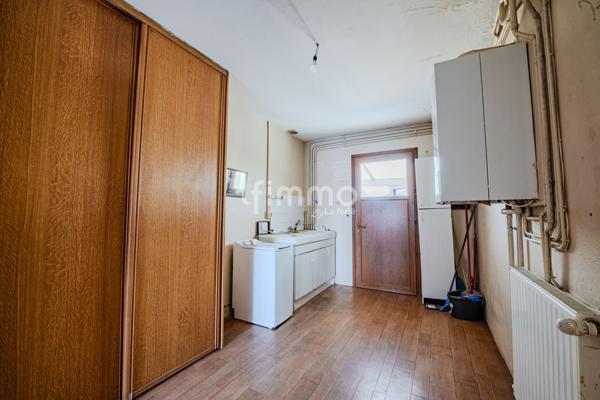 Maison individuelle avec double garage sur 2 112 m² de terrain arboré