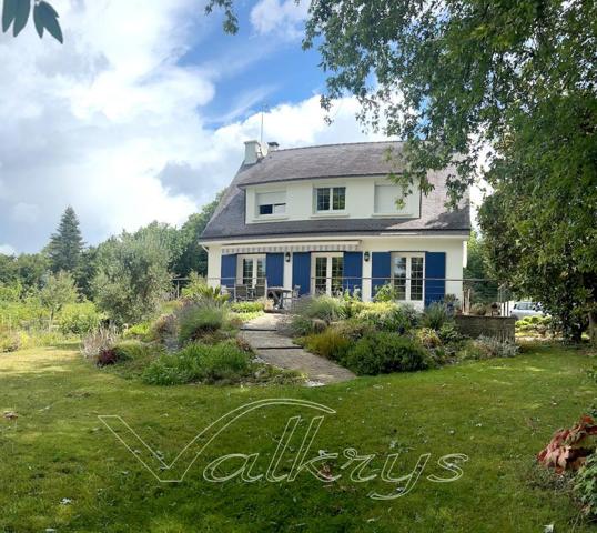 Villa Néo Bretonne sur jardin arboré au dessus de la Ria du Belon