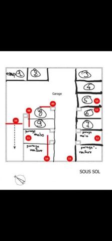 ensemble immobilier de deux lots, un local commercial et un parking de 350 m² en centre ville