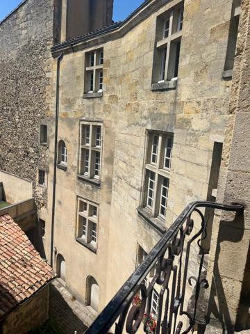 Bordeaux Pey Berland / place Fernand Lafargue - appartement ancien de 90 m2 avec 2 chambres et local de 15m2