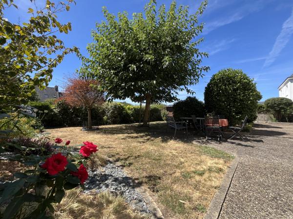Maison 4 chambres, terrain clos, avec T3 à Vendre – VANNES