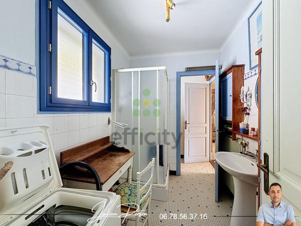 Maison
         5 pièces
        - 90 m² 299 000 € *