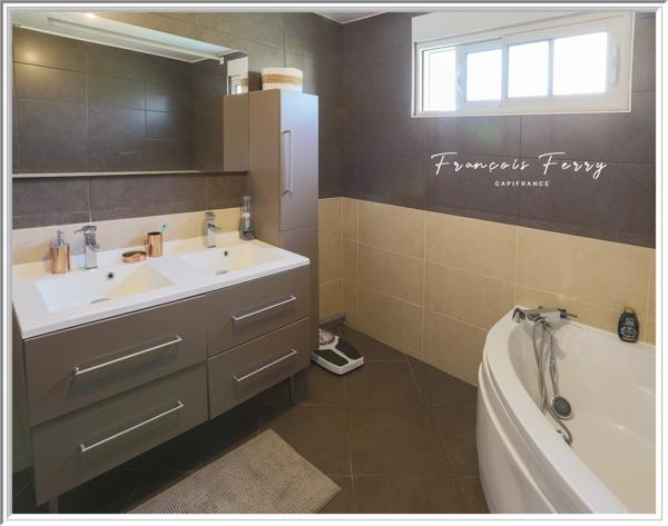 GRANDE MAISON FAMILIALE avec JARDIN 8 pièces BOLBEC (76)