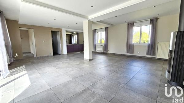 Maison 5 pièces de 145 m² à Beaumont-la-Ronce (37360)
