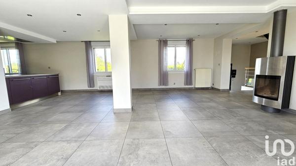 Maison 5 pièces de 145 m² à Beaumont-la-Ronce (37360)