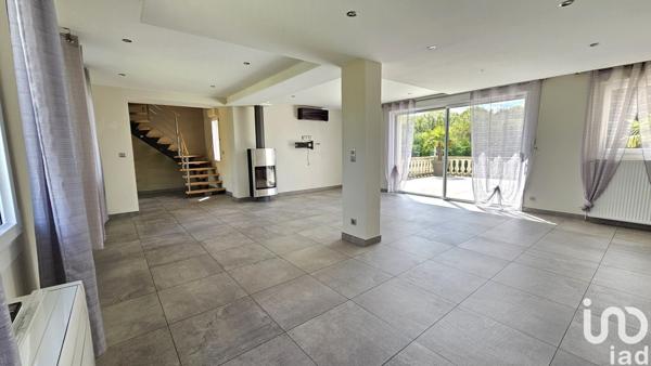 Maison 5 pièces de 145 m² à Beaumont-la-Ronce (37360)