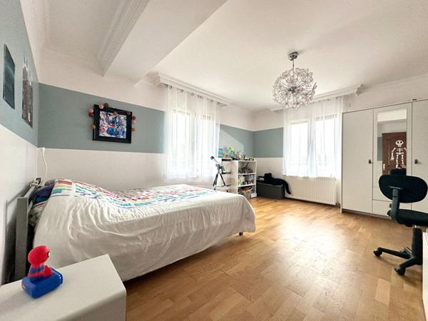 Villa spacieuse 210m2 à vendre à Saint-Pierre-lès-Nemours