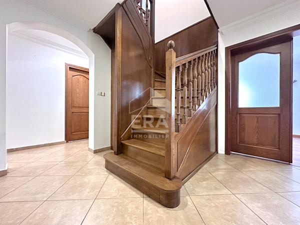 Villa spacieuse 210m2 à vendre à Saint-Pierre-lès-Nemours