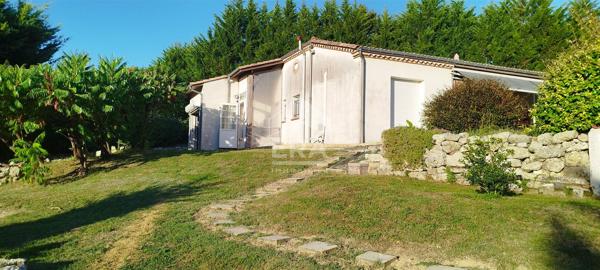 MAISON CONTEMPORAINE AVEC PISCINE ET DEPENDANCES