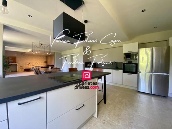 Authentique Maison en Pierre de 325 m² à Laruscade (33620)