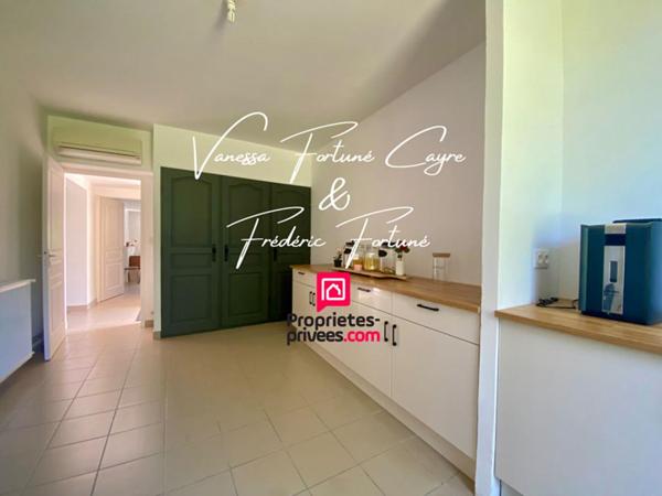 Authentique Maison en Pierre de 325 m² à Laruscade (33620)