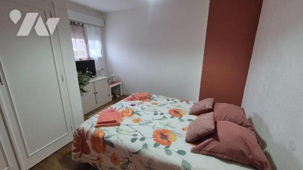 BRECE: une maison d'habitation comprenant:
- Hall d'entrée, cuisine aménagée et équipée ( avec...