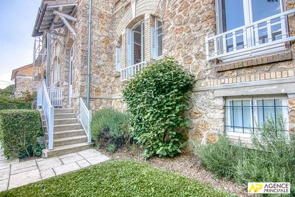 Le Chesnay limite Versailles Maison 12 pièces 360 m² au sol sur parcelle de 375 m² 1 985 000 € **  - Référence  28352