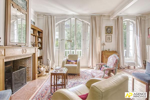 Le Chesnay limite Versailles Maison 12 pièces 360 m² au sol sur parcelle de 375 m² 1 985 000 € **  - Référence  28352