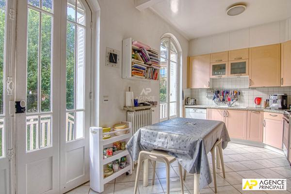 Le Chesnay limite Versailles Maison 12 pièces 360 m² au sol sur parcelle de 375 m² 1 985 000 € **  - Référence  28352