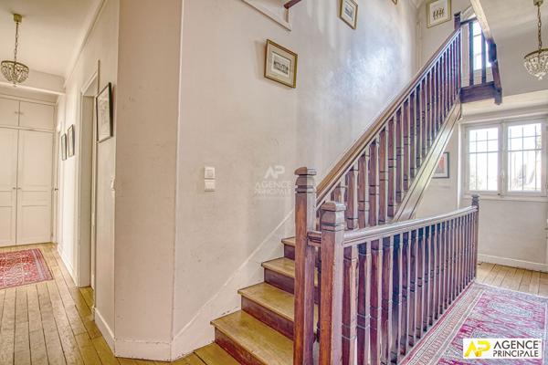 Le Chesnay limite Versailles Maison 12 pièces 360 m² au sol sur parcelle de 375 m² 1 985 000 € **  - Référence  28352
