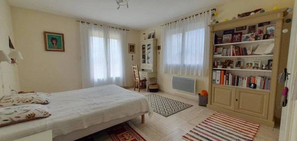 Villa d’architecte 4 faces – Quartier résidentiel prisé – 183 m² habitables