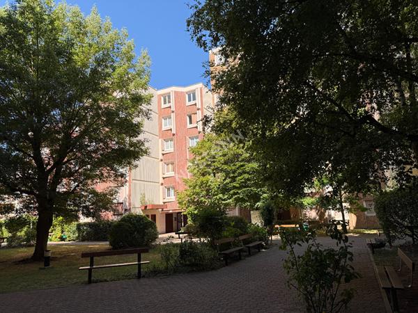 MONTREUIL LIMITE FONTENAY, QUARTIER BEAUMONTS-RENAN, APPARTEMENT 4 PIECES TRAVERSANT AVEC LOGGIA ET PARKING SOUS-SOL