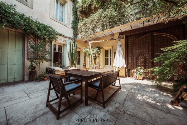 Maison 10 pièces de 350m² avec patio