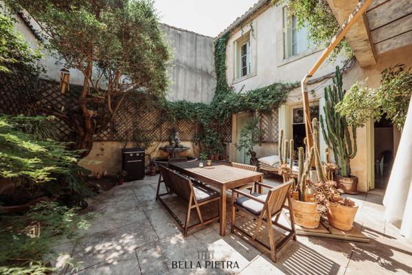 Maison 10 pièces de 350m² avec patio