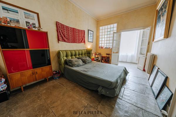 Maison 10 pièces de 350m² avec patio