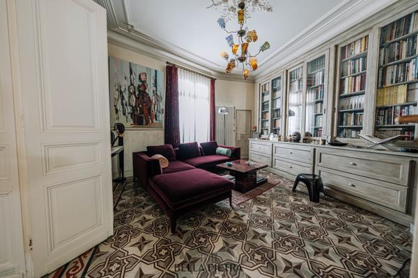 Maison 10 pièces de 350m² avec patio