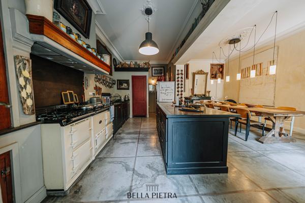 Maison 10 pièces de 350m² avec patio