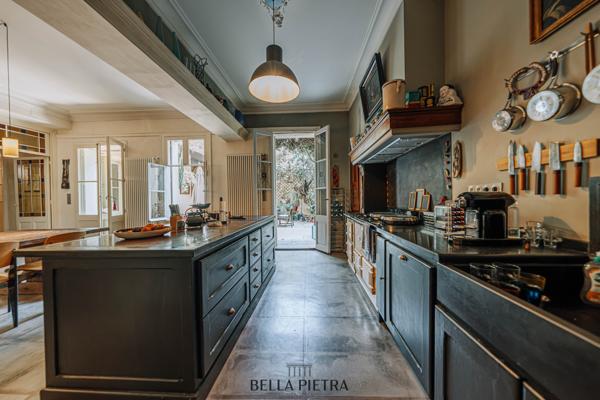 Maison 10 pièces de 350m² avec patio