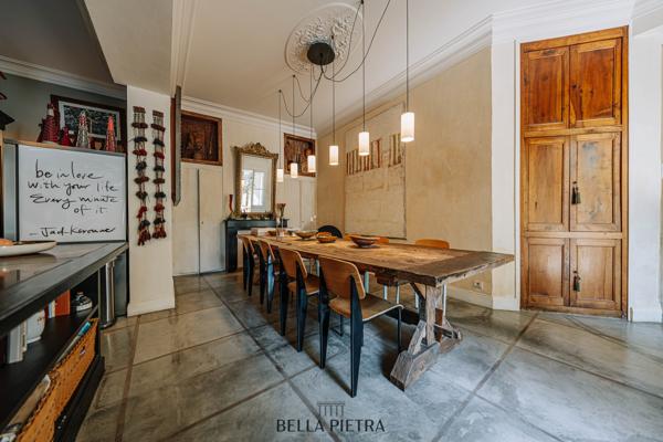 Maison 10 pièces de 350m² avec patio