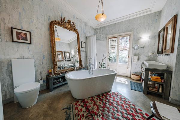 Maison 10 pièces de 350m² avec patio