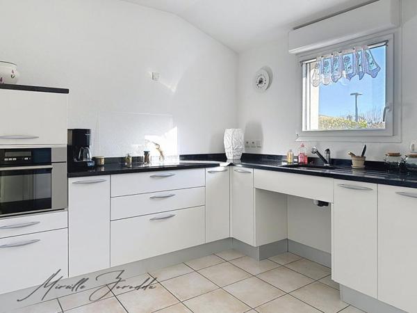 JONQUIERES SAINT VINCENT MAISON 3 pièces 78 m²  et véranda 18m², cellier et parking