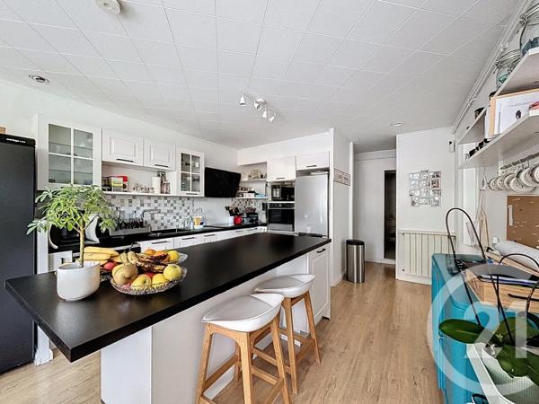 Maison à vendre  5 pièces - 125 m 2   ROYAT  - 63