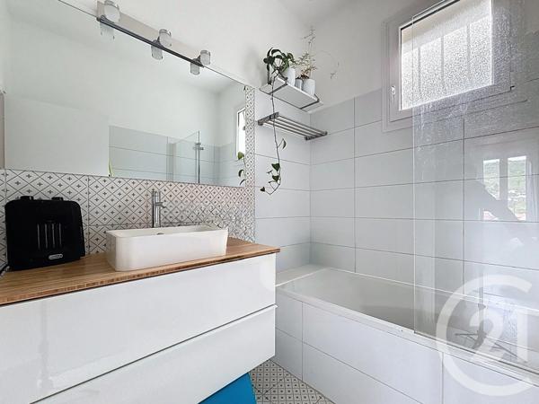 Maison à vendre  5 pièces - 125 m 2   ROYAT  - 63