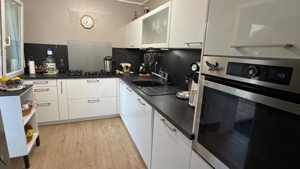 Tarbes, Aureilhan appartement type 4, 85m2, terrasse, cellier, garage, parking en parfait état.