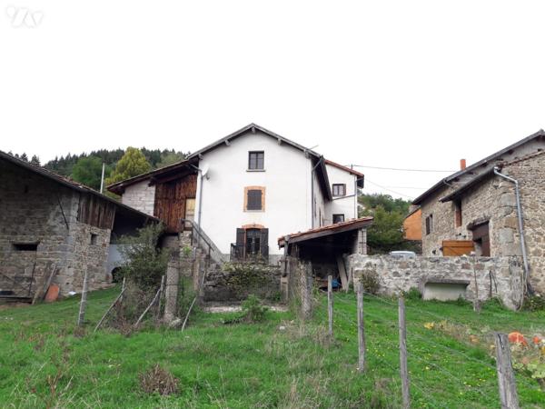 Ancien corps de ferme sur SAINT DIDIER SUR ROCHEFORT.