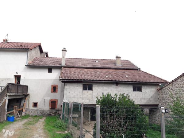 Ancien corps de ferme sur SAINT DIDIER SUR ROCHEFORT.