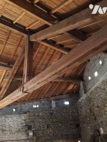 Ancien corps de ferme sur SAINT DIDIER SUR ROCHEFORT.