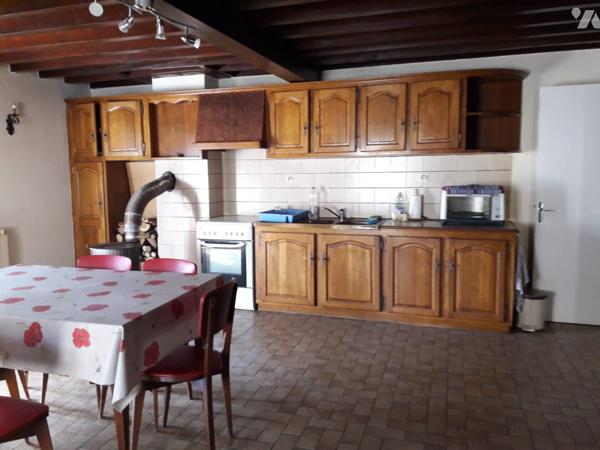 Ancien corps de ferme sur SAINT DIDIER SUR ROCHEFORT.