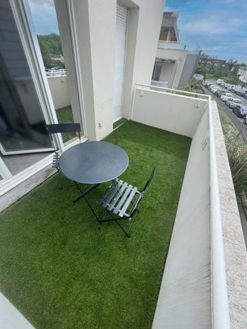 T2 avec balcon dans résidence sécurisée