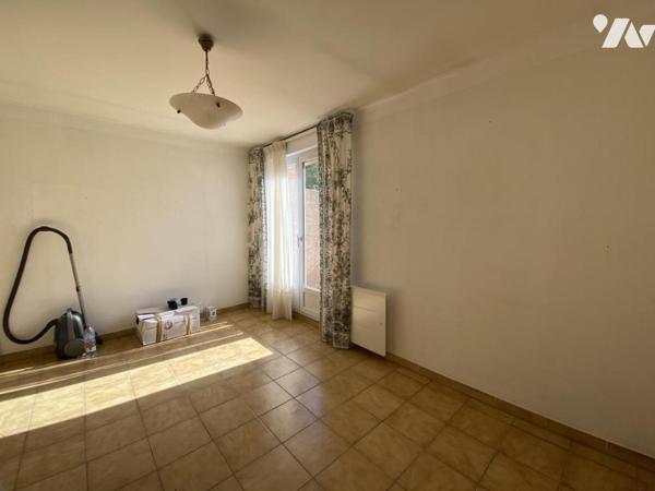 APPARTEMENT - UZES à pied